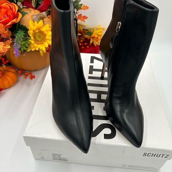 Women’s Schutz calf leather ankle boots, size 7.5 made in Brazil - Picture 4 of 11